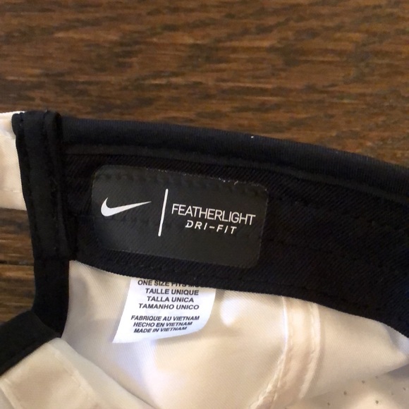 Women’s Featherflight Dri-Fit hat - Picture 5 of 8